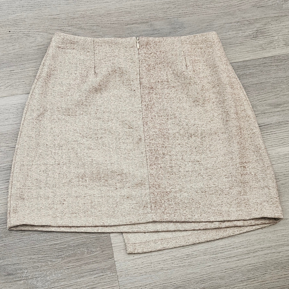 Elegant Cream Skirt - Picture 2 of 3